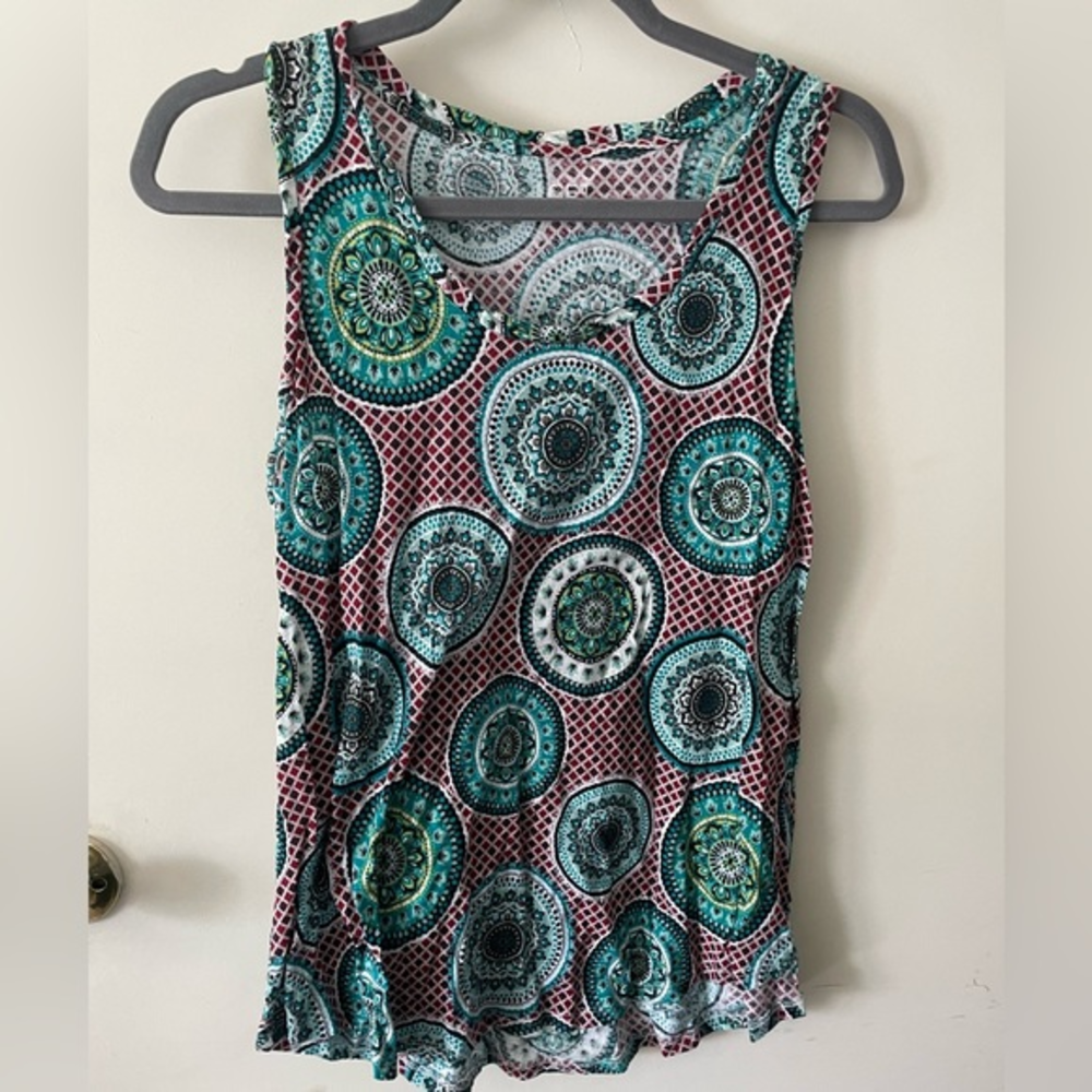Sleeveless‎ blouse